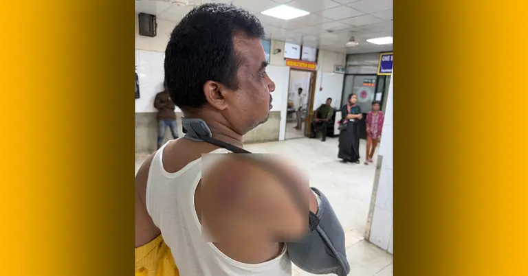 আহত রাজস্ব কর্মকর্তা